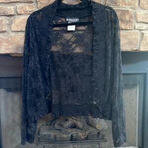 The Pyramid Collection sheer lace cape. Size 2X